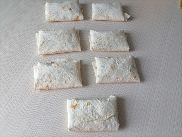 Как приготовить конвертики из лаваша с яйцами, луком и плавленым сырком