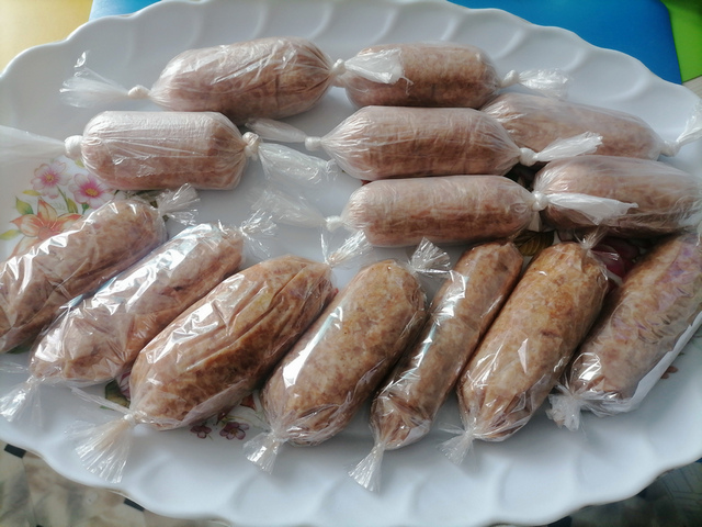 Колбаски из свинины как приготовить