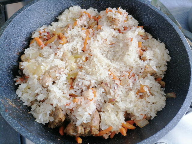 Выложить к индейке с овощами длиннозерный рис