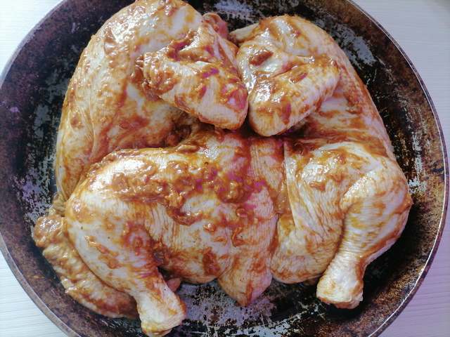 Курица в духовке разрезанная по грудке